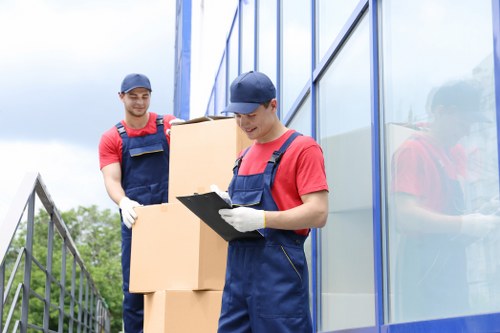 Secure short-term storage in Sutton with organized packing